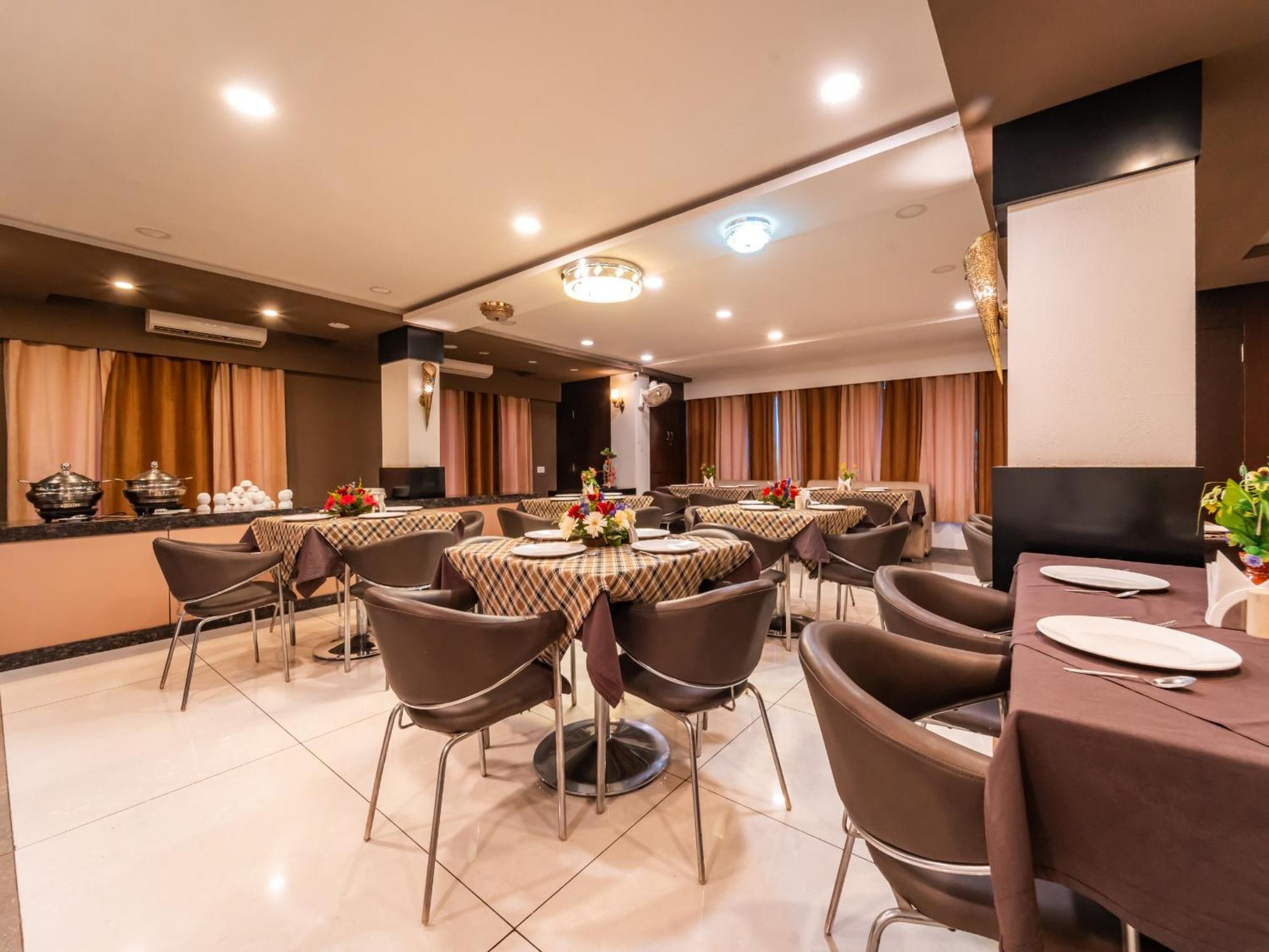 Hotel Signature Planet Indore Extérieur photo