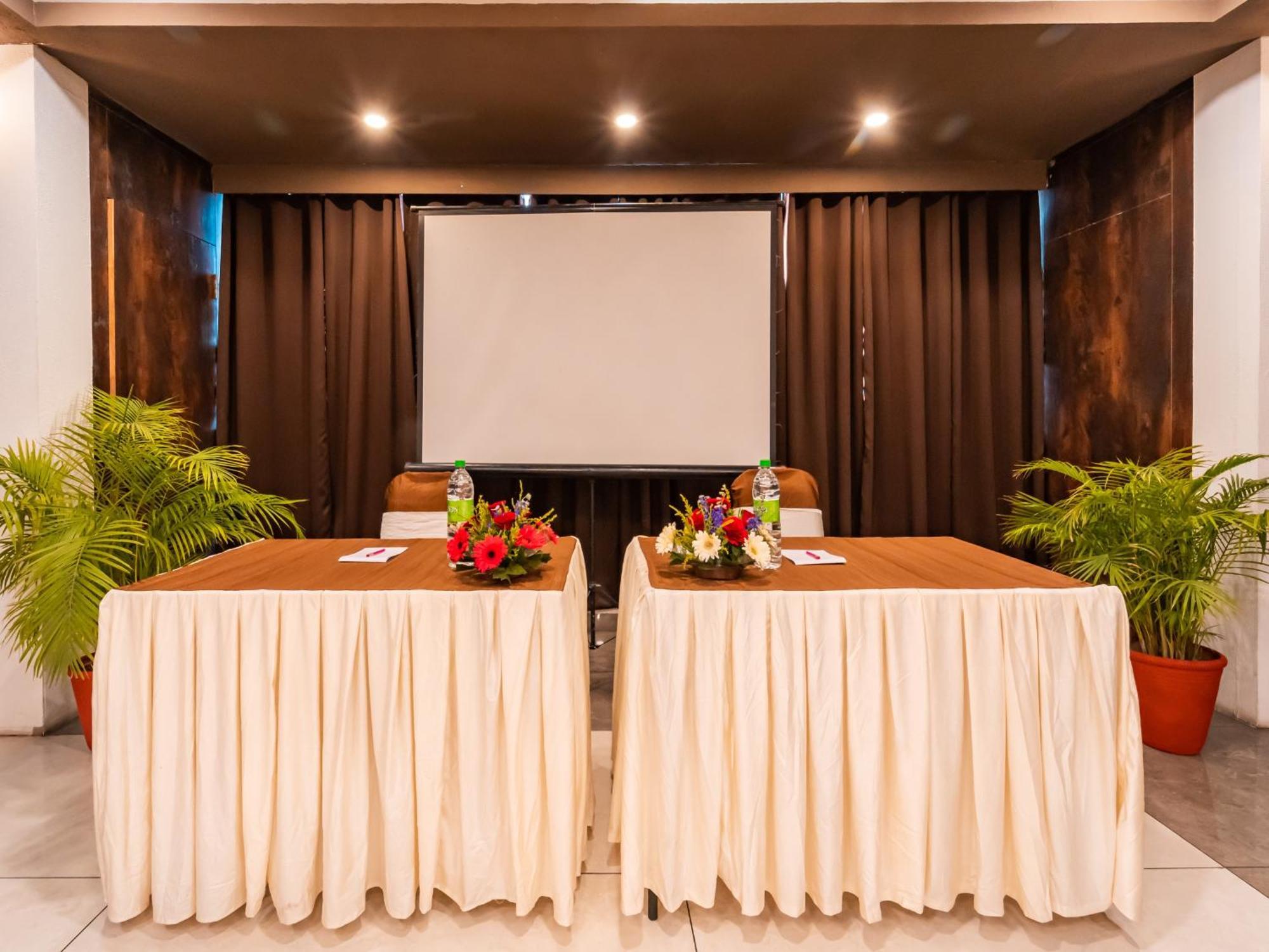 Hotel Signature Planet Indore Extérieur photo