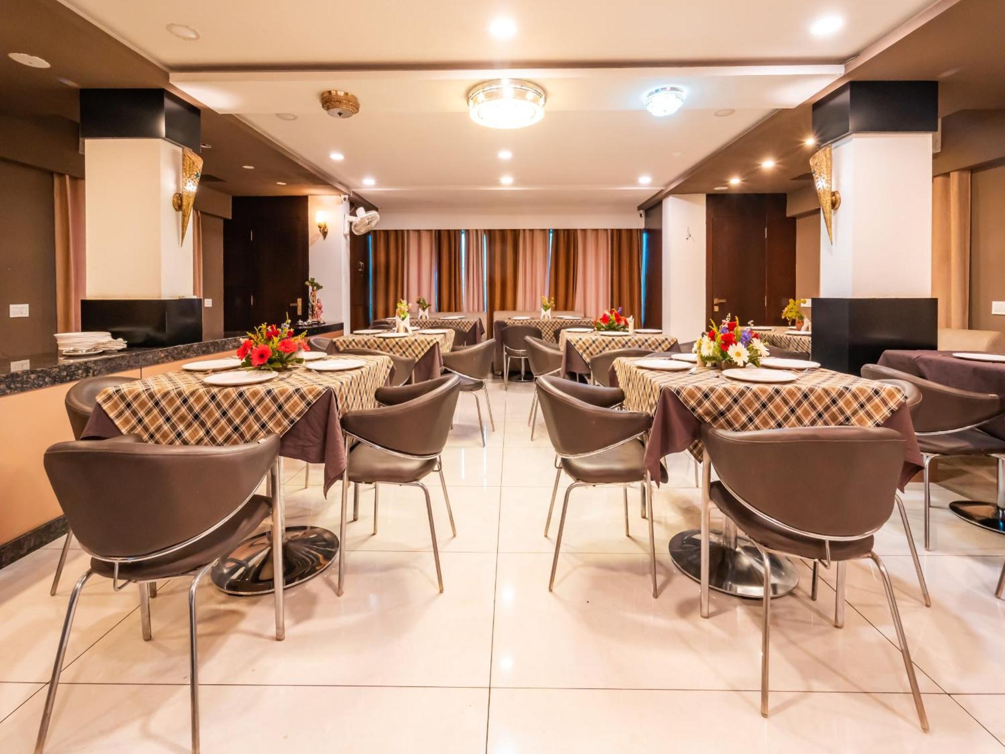 Hotel Signature Planet Indore Extérieur photo