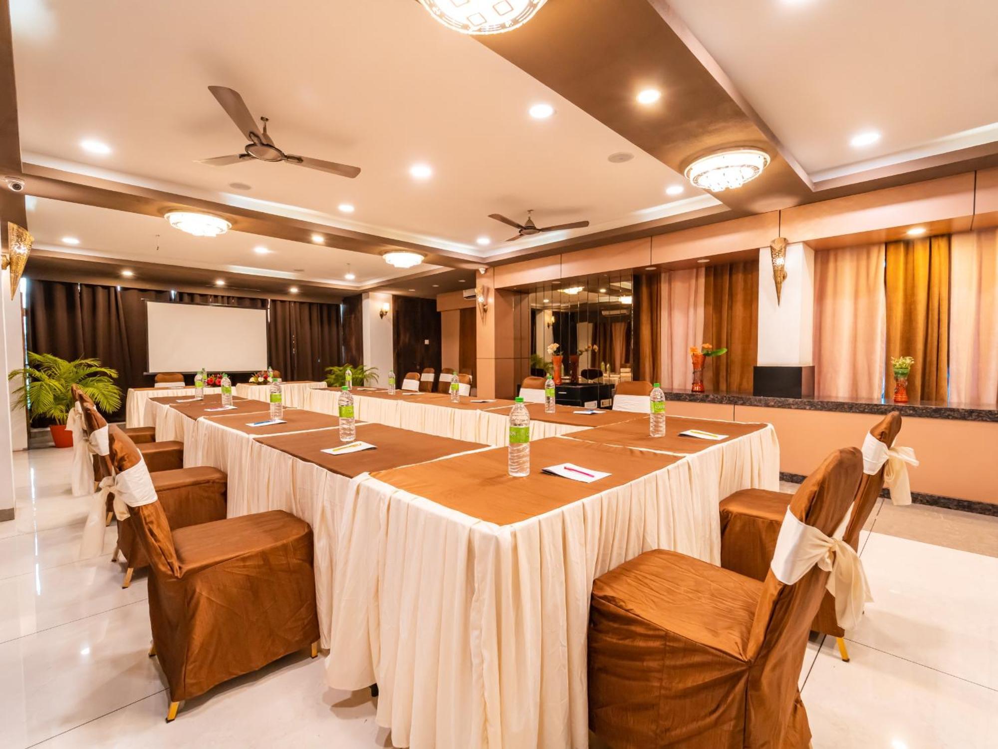 Hotel Signature Planet Indore Extérieur photo